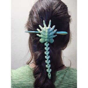 3D Printed Alien Facehugger Hair Pin – Xenomorph Head Pin – Sci-Fi Cosplay Prop